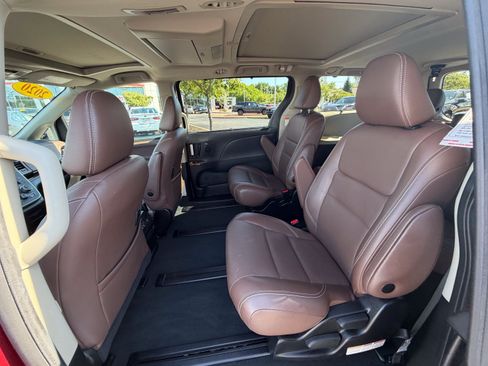 Used 2020 Toyota Sienna Limited Premium w/ Carpet Mat Package AWD/4WD image 21