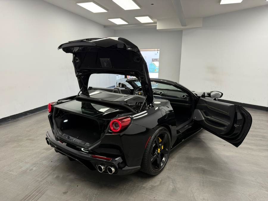 Used 2019 Ferrari Portofino RWD image 44