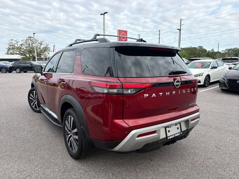 Used 2022 Nissan Pathfinder Platinum w/ Cargo Package FWD image 5