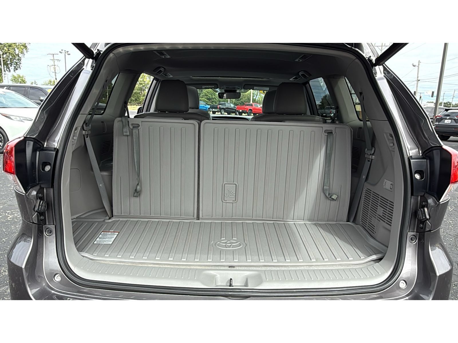 Used 2019 Toyota Highlander Limited AWD/4WD image 7