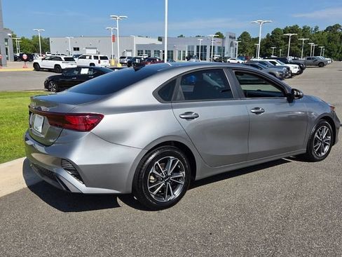 Used 2022 Kia Forte LXS FWD image 13