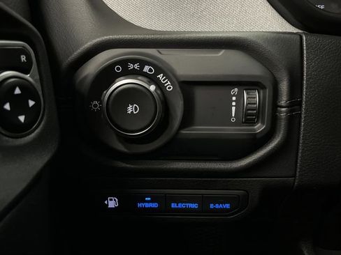 Used 2024 Jeep Wrangler Unlimited Sahara image 24