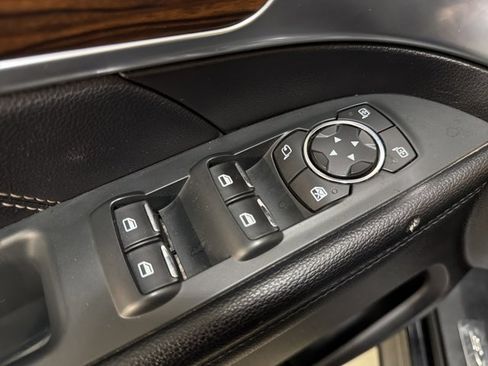 Used 2018 Ford Explorer Limited AWD/4WD image 19