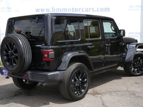 Used 2025 Jeep Wrangler Unlimited Sahara w/ Safety Group AWD/4WD image 3