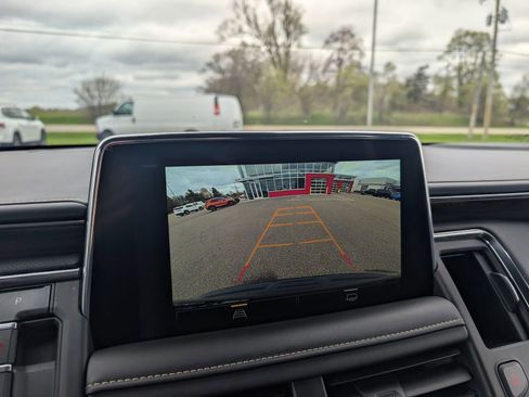 Used 2024 Chevrolet Suburban Premier AWD/4WD image 21