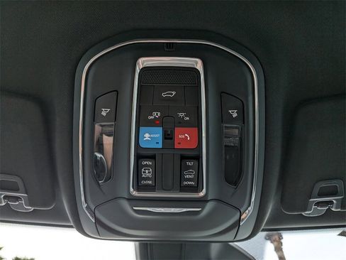 Used 2023 Jeep Grand Cherokee Altitude image 25