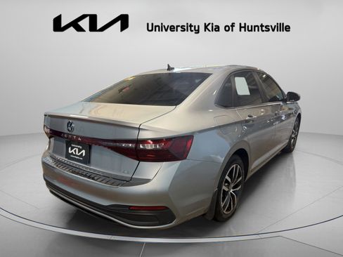 Used 2025 Volkswagen Jetta SE image 7