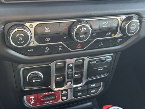 Used 2026 Jeep Gladiator Rubicon AWD/4WD image 16