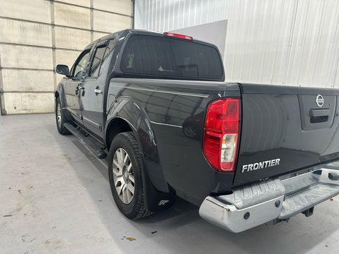 Used 2013 Nissan Frontier SL image 12