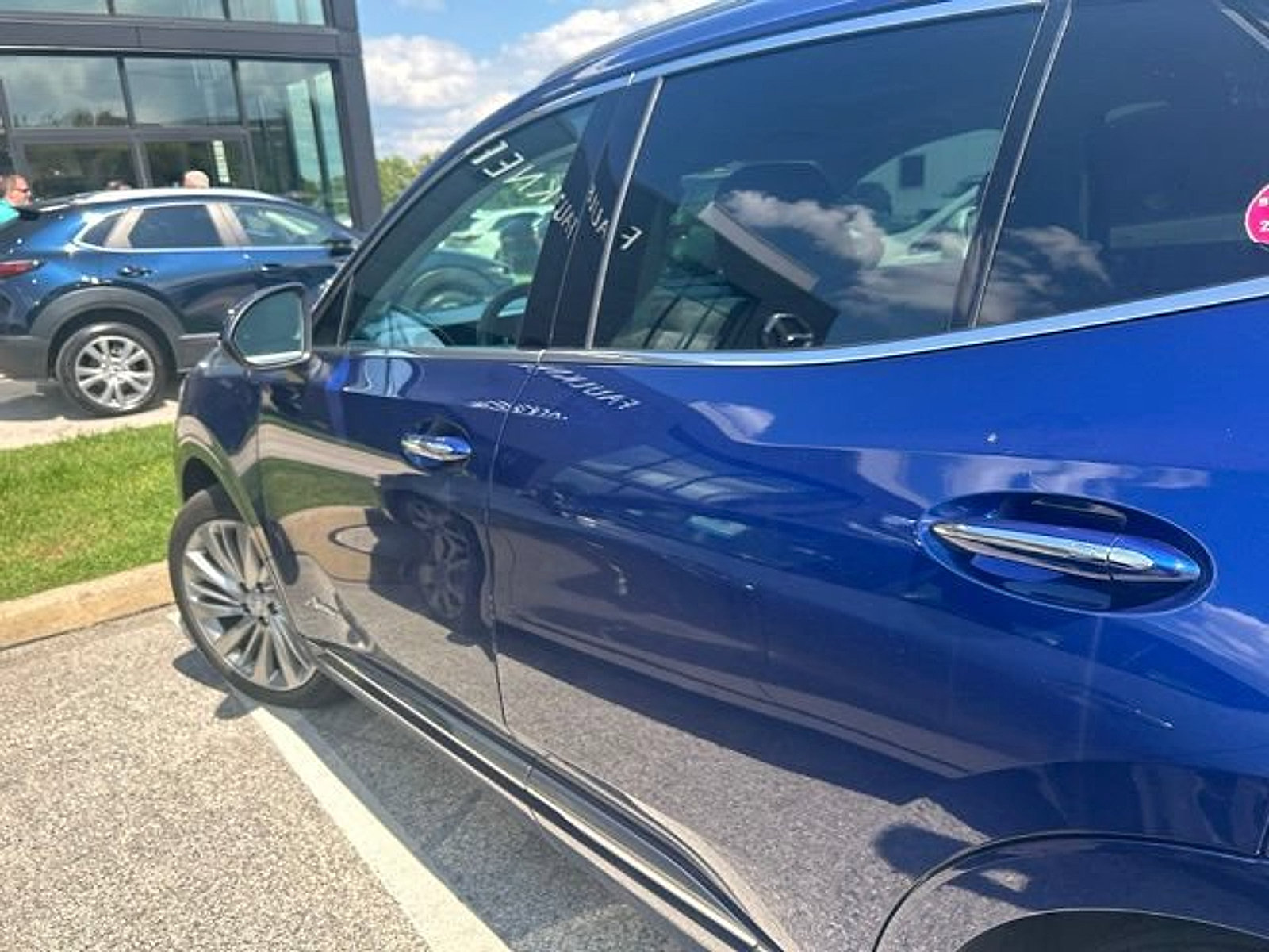 Used 2024 Buick Envision Avenir AWD/4WD image 36