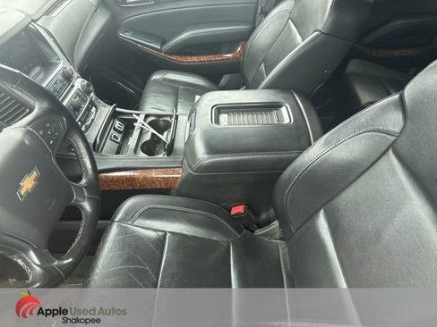 Used 2016 Chevrolet Suburban LTZ image 4