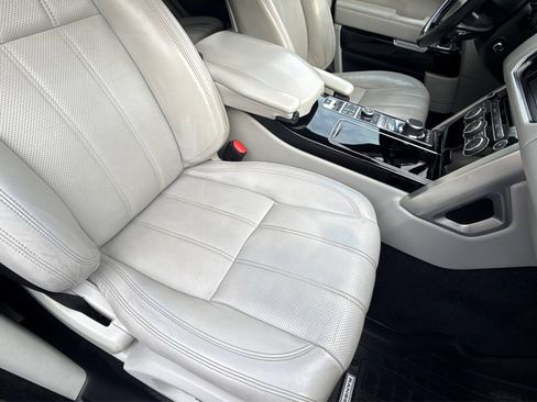 Used 2016 Land Rover Range Rover HSE image 16