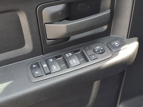 Used 2024 RAM 2500 Tradesman w/ Chrome Appearance Group image 18