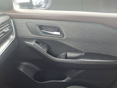 Used 2023 Nissan Rogue SV image 24