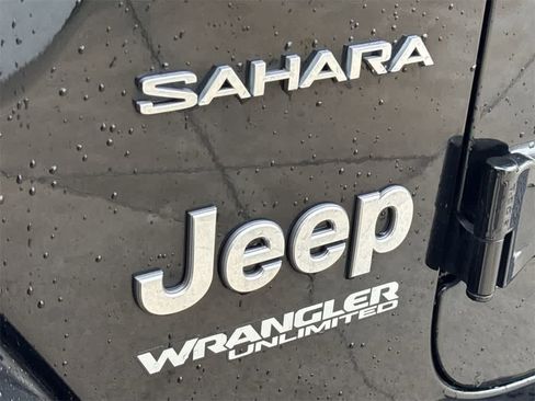 Used 2019 Jeep Wrangler Unlimited Sahara image 8