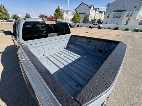 Used 2024 Nissan Frontier PRO-4X w/ Technology Package AWD/4WD image 34