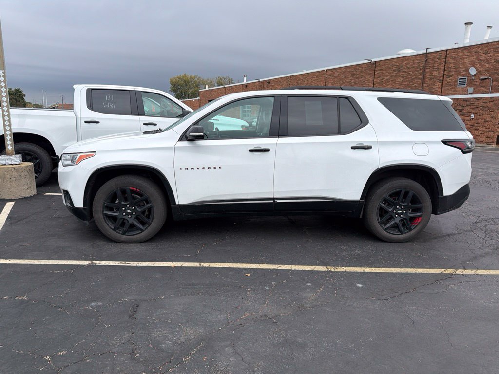 Used 2021 Chevrolet Traverse Premier w/ Redline Edition FWD image 1