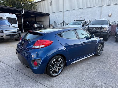 Used 2016 Hyundai Veloster Turbo image 4