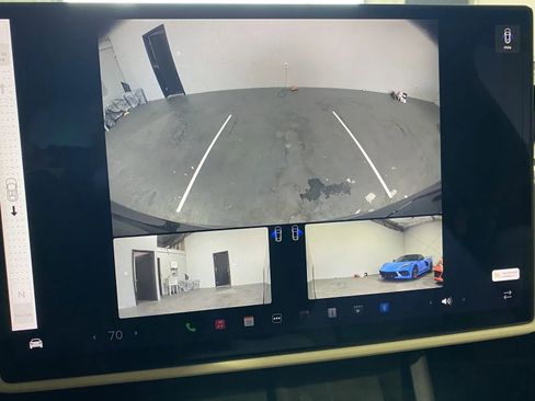 Used 2022 Tesla Model X image 17