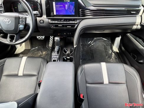 Used 2025 Toyota Camry SE FWD image 17