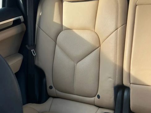 Used 2018 Porsche Cayenne Sport Utility 4D image 11