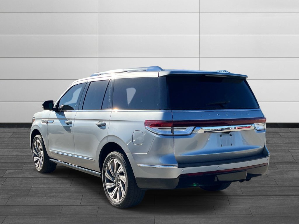 Used 2024 Lincoln Navigator Reserve AWD/4WD image 3