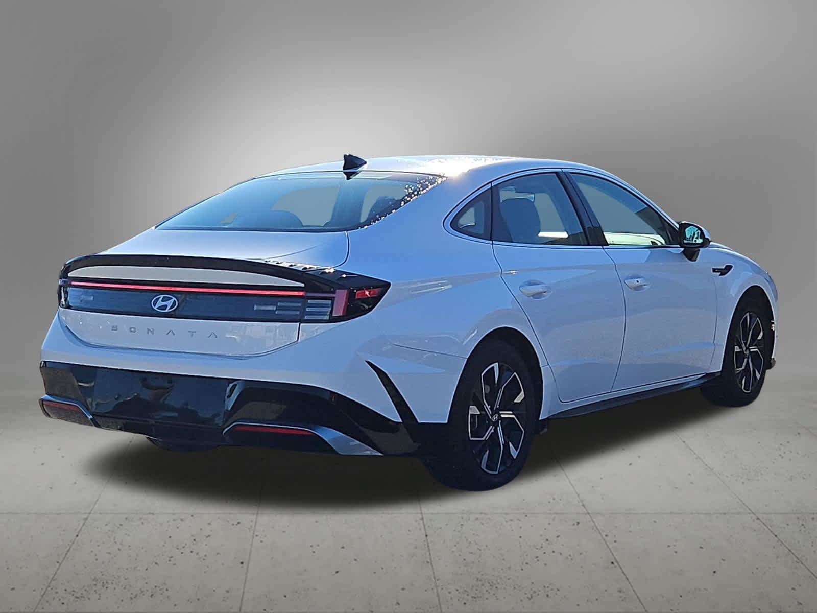 Used 2025 Hyundai Sonata SEL FWD image 6