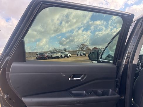 Certified 2022 Nissan Pathfinder S image 18