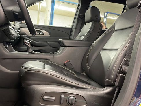 Used 2022 Chevrolet Traverse LT image 17