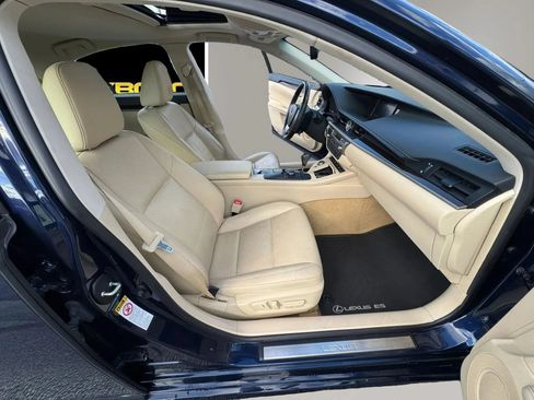 Used 2013 Lexus ES 350 w/ Luxury Pkg FWD image 16