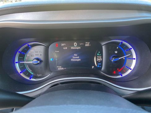 Used 2018 Chrysler Pacifica Touring Plus image 18