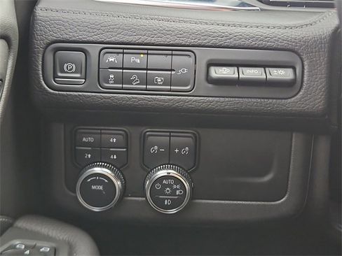 Used 2022 GMC Yukon Denali image 30