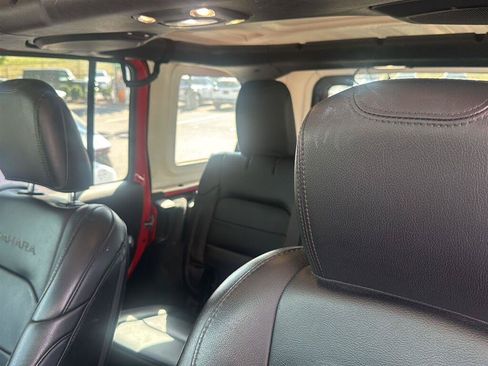 Used 2019 Jeep Wrangler Unlimited Sahara AWD/4WD image 11