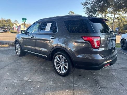 Used 2019 Ford Explorer XLT w/ Equipment Group 202A image 6