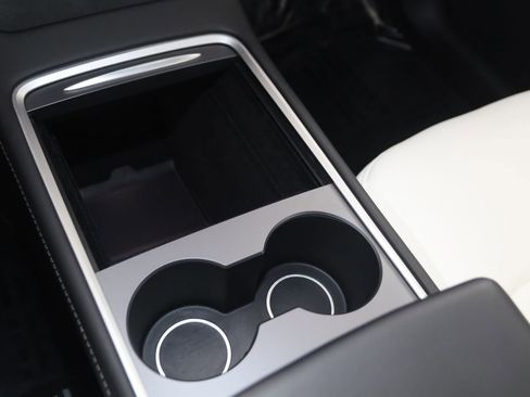 Used 2023 Tesla Model Y Performance image 30