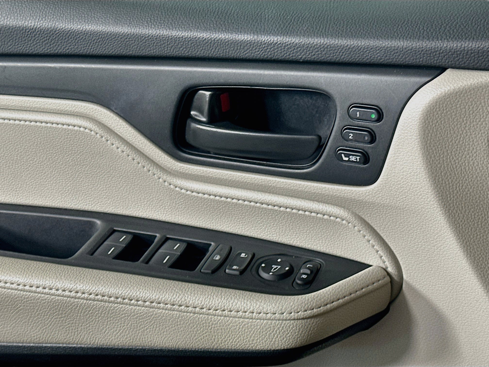 Used 2025 Honda Odyssey EX-L image 15