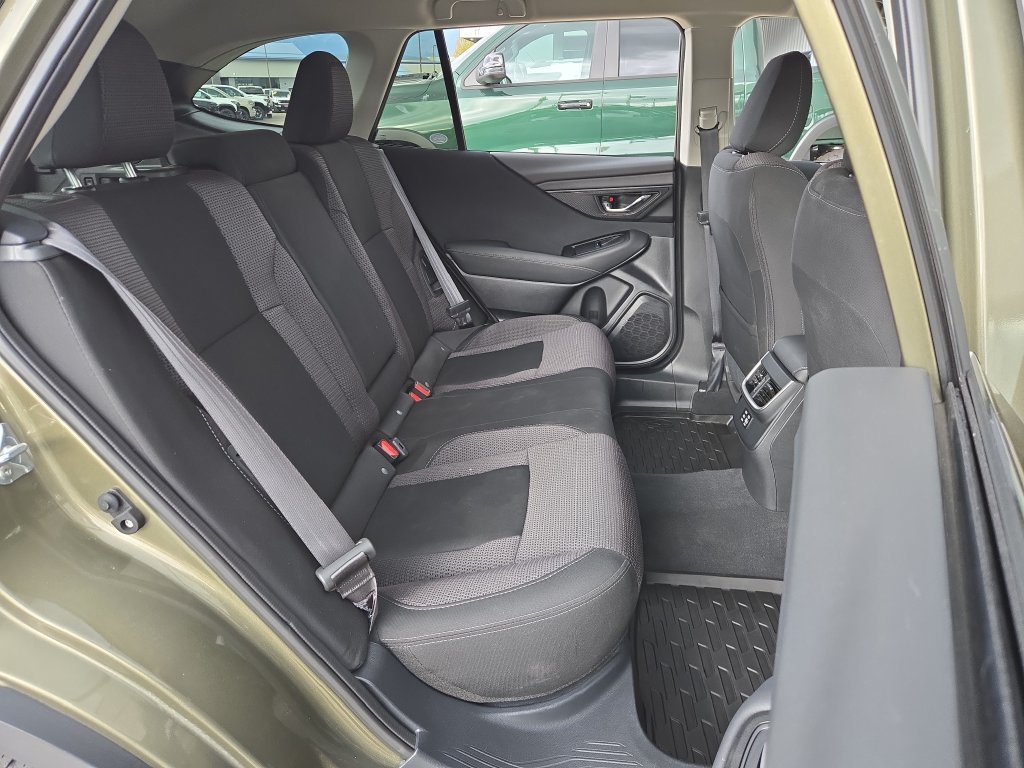 Used 2025 Subaru Outback Premium AWD/4WD image 16