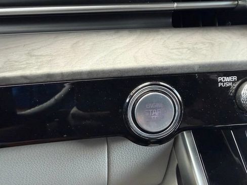 Used 2024 Kia Carnival EX FWD image 36