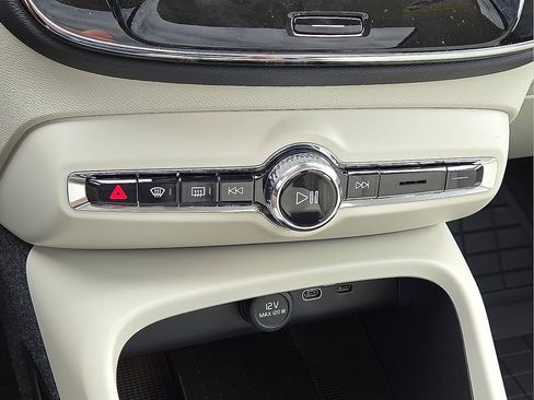 New 2026 Volvo XC40 B5 Plus w/ Protection Package Premier image 27