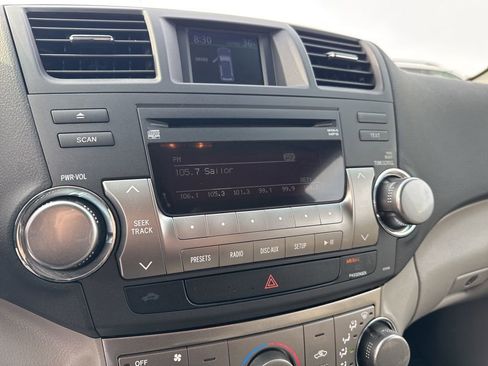 Used 2011 Toyota Highlander 4WD w/ Tech Pkg image 17