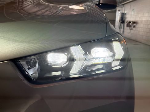 New 2026 BMW X5 xDrive50e w/ M Sport Package image 9