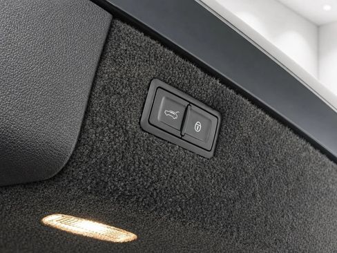 Used 2017 Bentley Bentayga AWD/4WD image 19