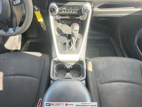 Used 2020 Toyota RAV4 LE image 9