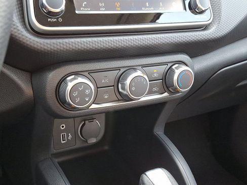 Certified 2025 Nissan Kicks Play S image 18