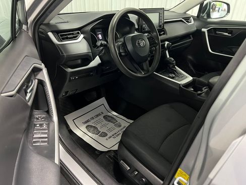 Used 2021 Toyota RAV4 XLE w/ Convenience Package image 2