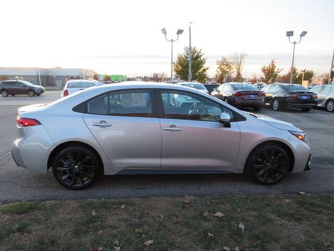 Used 2025 Toyota Corolla SE image 6