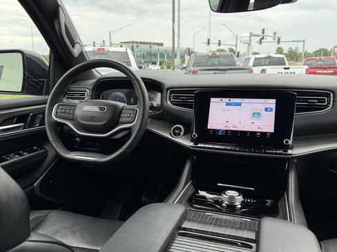Used 2024 Jeep Wagoneer L Series II w/ Flexible Seating Group AWD/4WD image 12