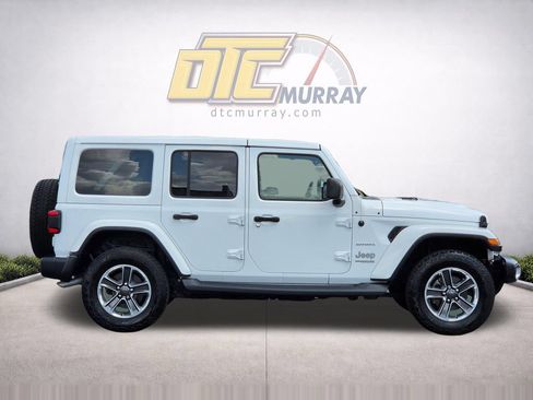 Used 2018 Jeep Wrangler Unlimited Sahara AWD/4WD image 4