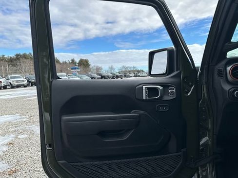 Used 2023 Jeep Gladiator Mojave w/ Cold Weather Group image 23