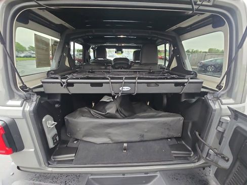 Used 2022 Jeep Wrangler Unlimited Rubicon w/ Xtreme Recon 35" Tire Package AWD/4WD image 27